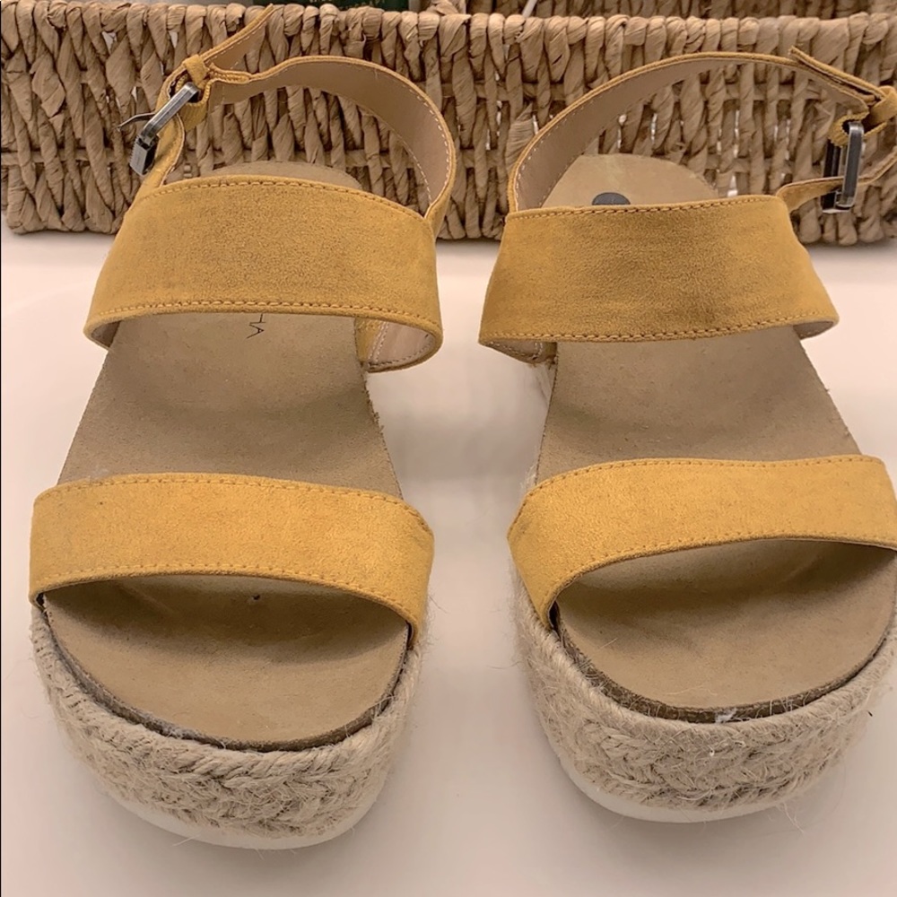 Platform sandals